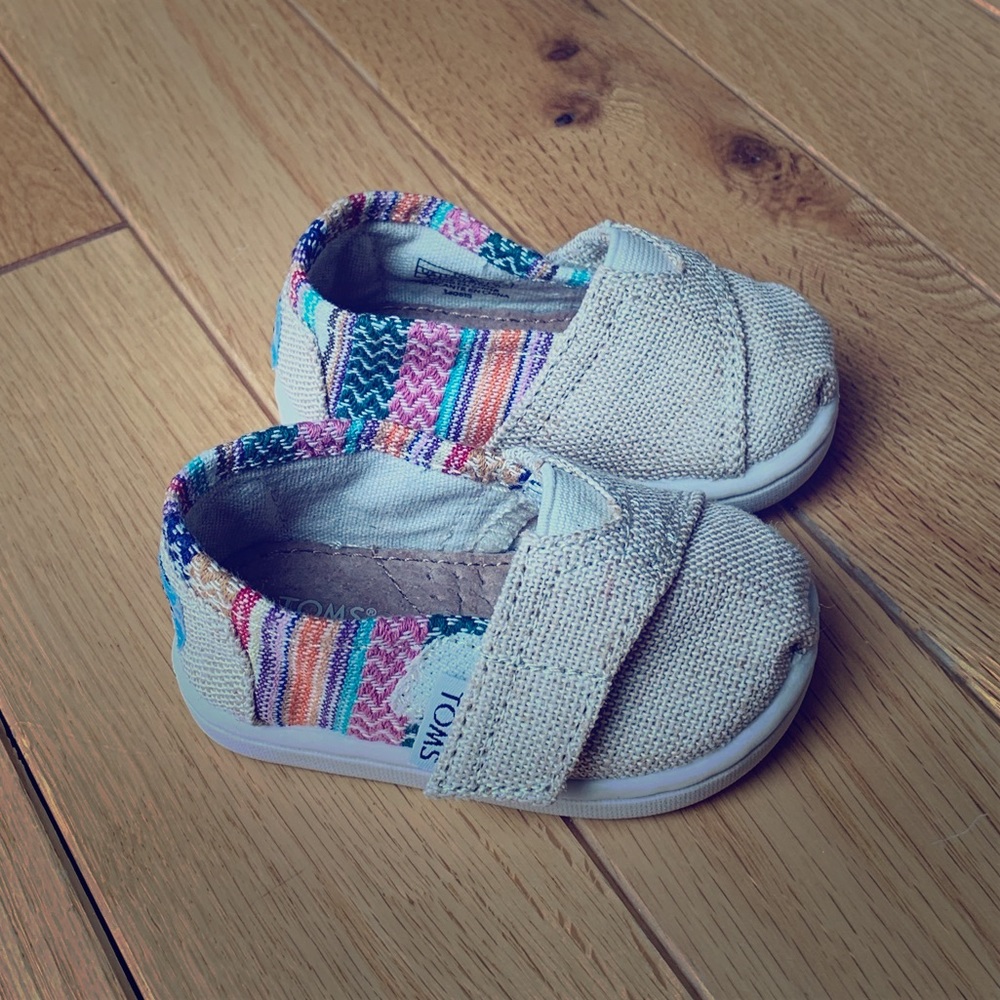 Baby TOMS shoes!! Super cute!!